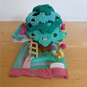 Polly Pocket Pollyville Treehouse